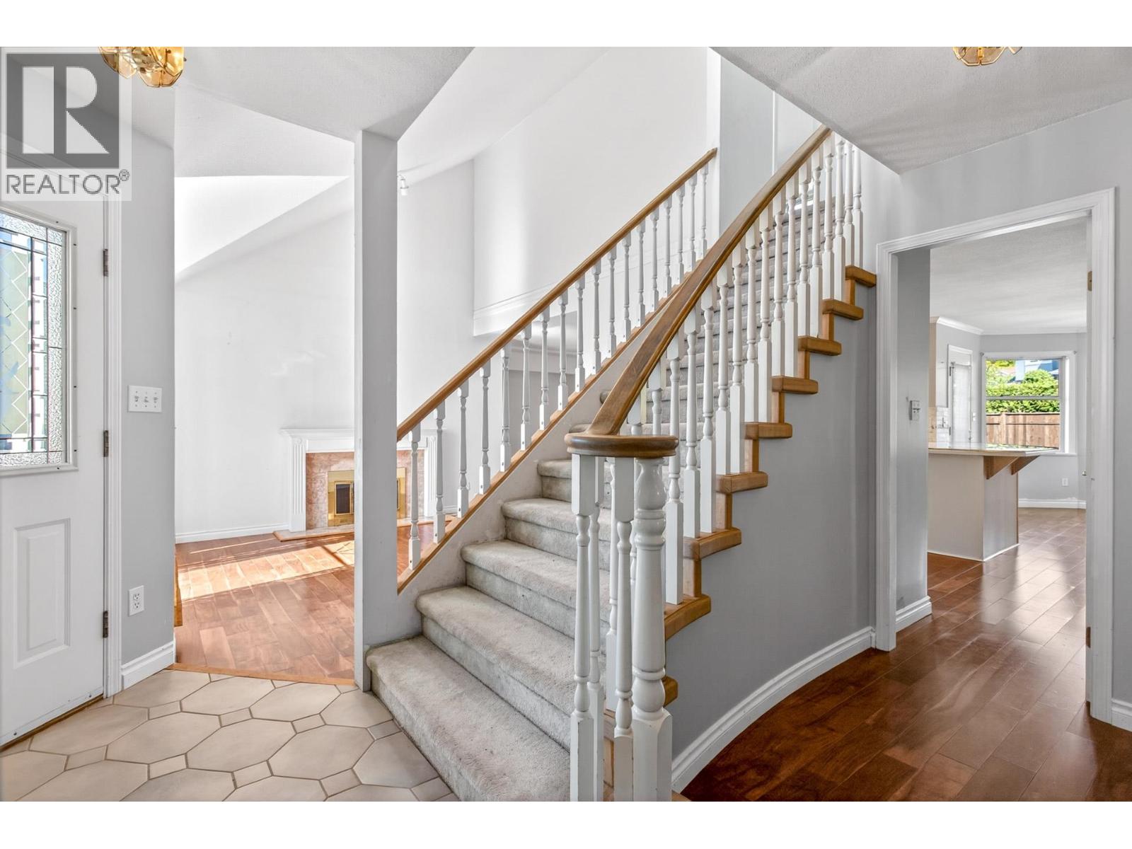 654 Walnut Place, Coquitlam, British Columbia  V3J 7T5 - Photo 4 - R3135949