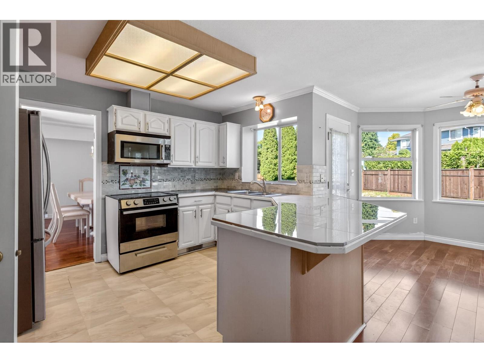 654 Walnut Place, Coquitlam, British Columbia  V3J 7T5 - Photo 10 - R3135949