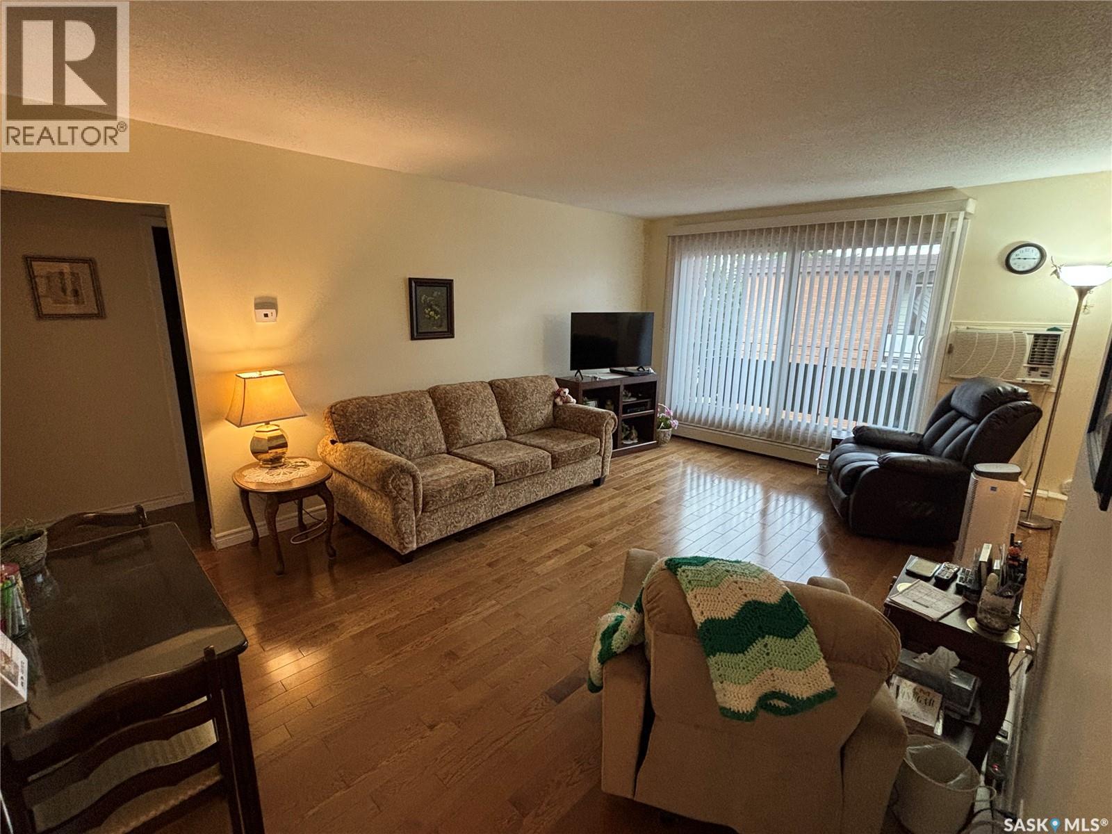 13 26 Shaw Street, Regina, Saskatchewan  S4R 3M4 - Photo 2 - SK039586