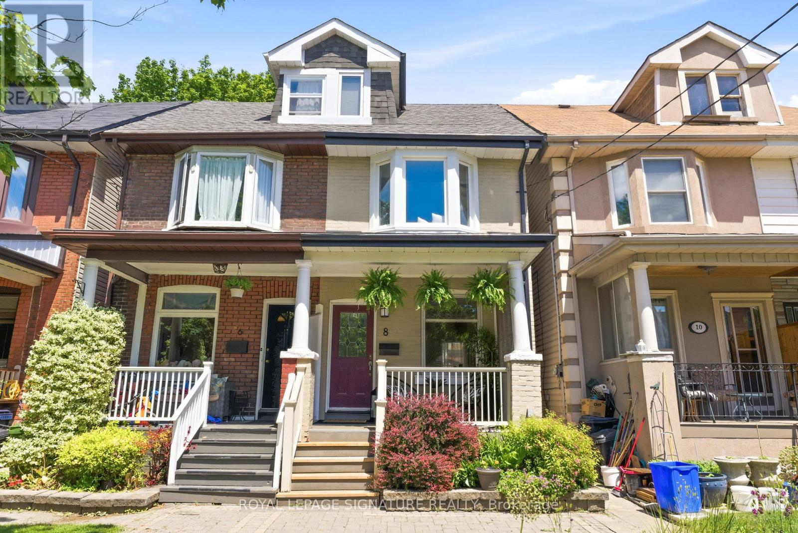 <div class="slider-price">$799,000</div><p>8 Baltic Avenue, Toronto, Ontario</p>