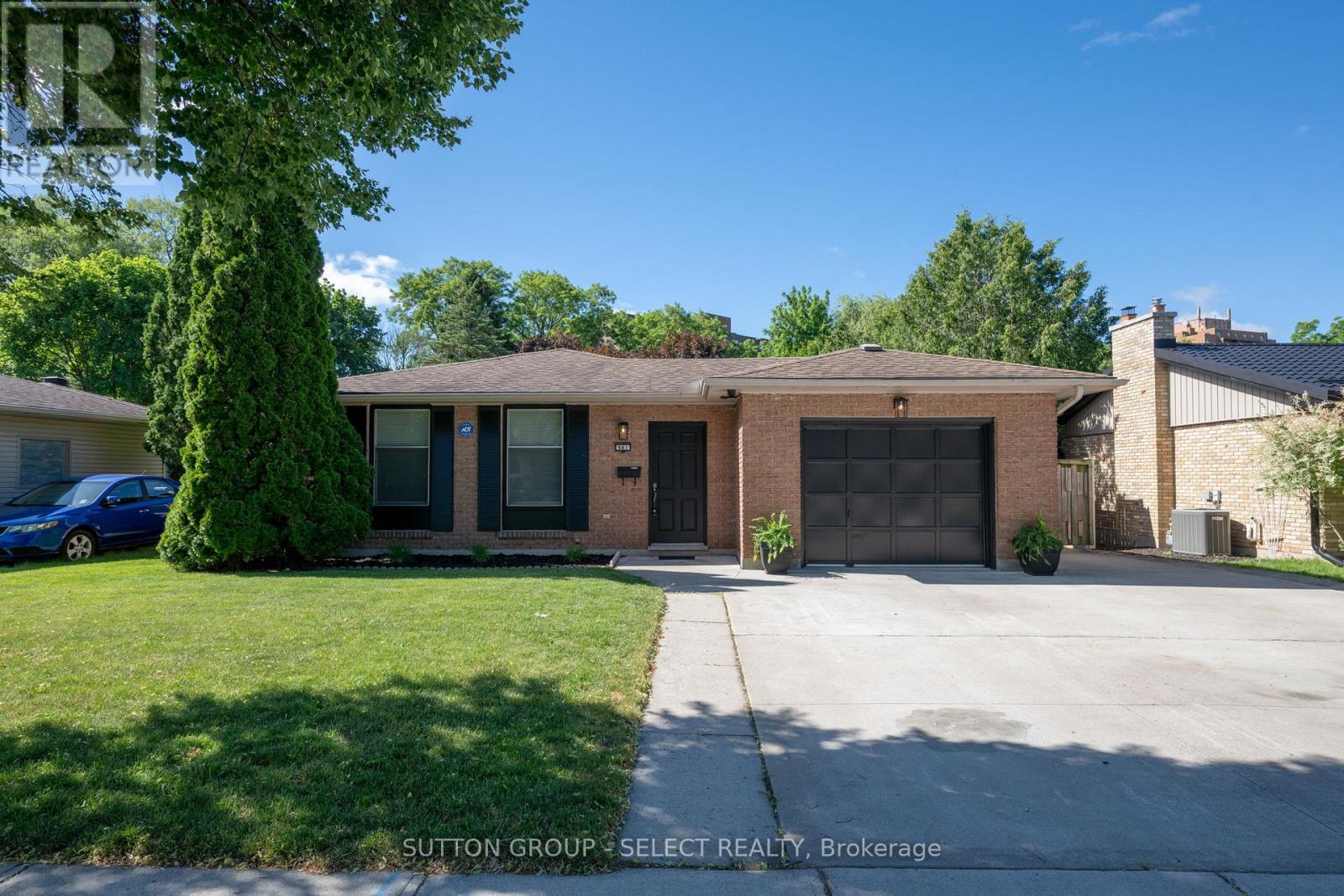 661 GRENFELL DRIVE, London North, Ontario