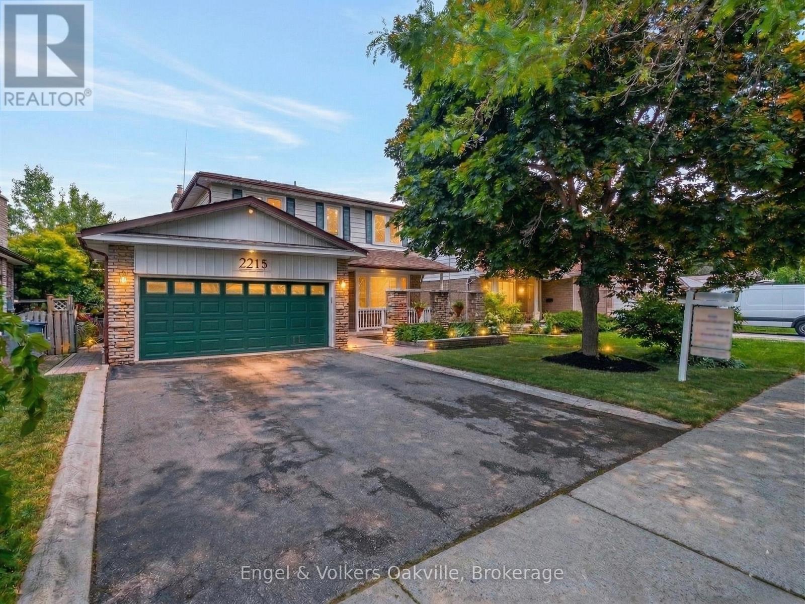 2215 SPRINGFIELD COURT, Mississauga, Ontario