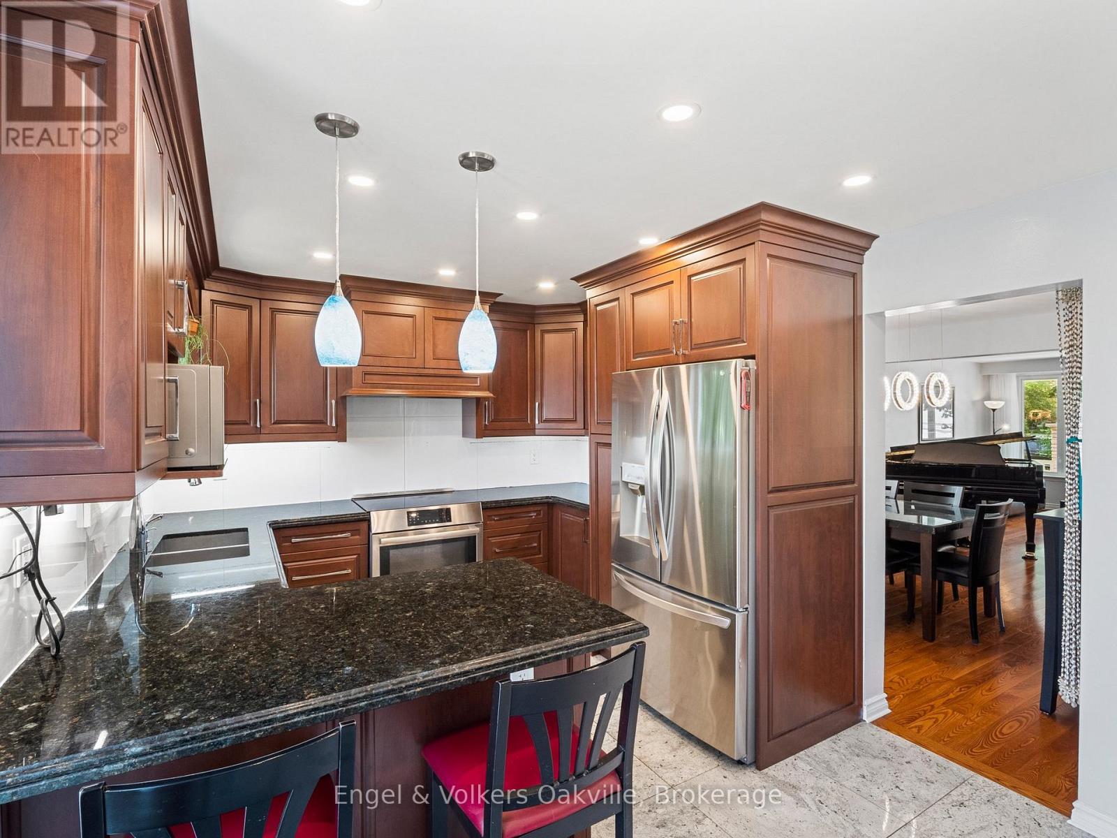 2215 Springfield Court, Mississauga, Ontario  L5K 1V3 - Photo 10 - W13451828
