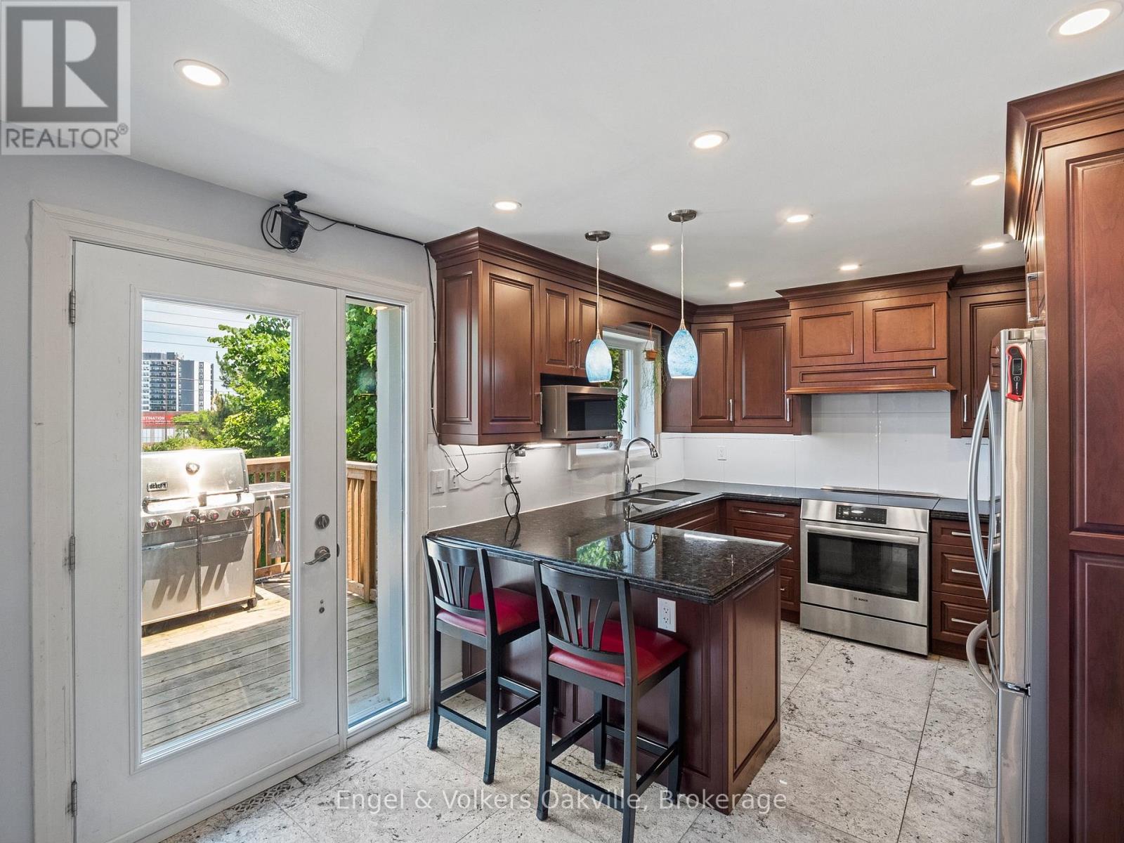 2215 Springfield Court, Mississauga, Ontario  L5K 1V3 - Photo 11 - W13451828