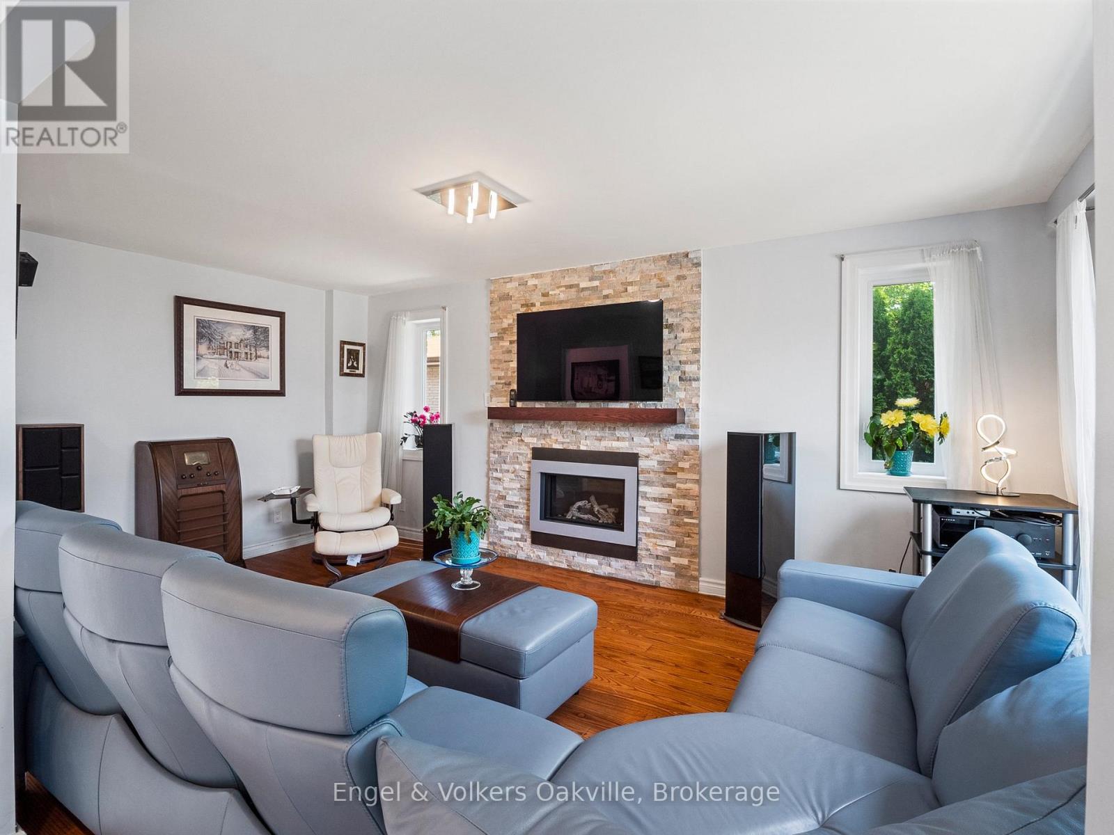 2215 Springfield Court, Mississauga, Ontario  L5K 1V3 - Photo 13 - W13451828