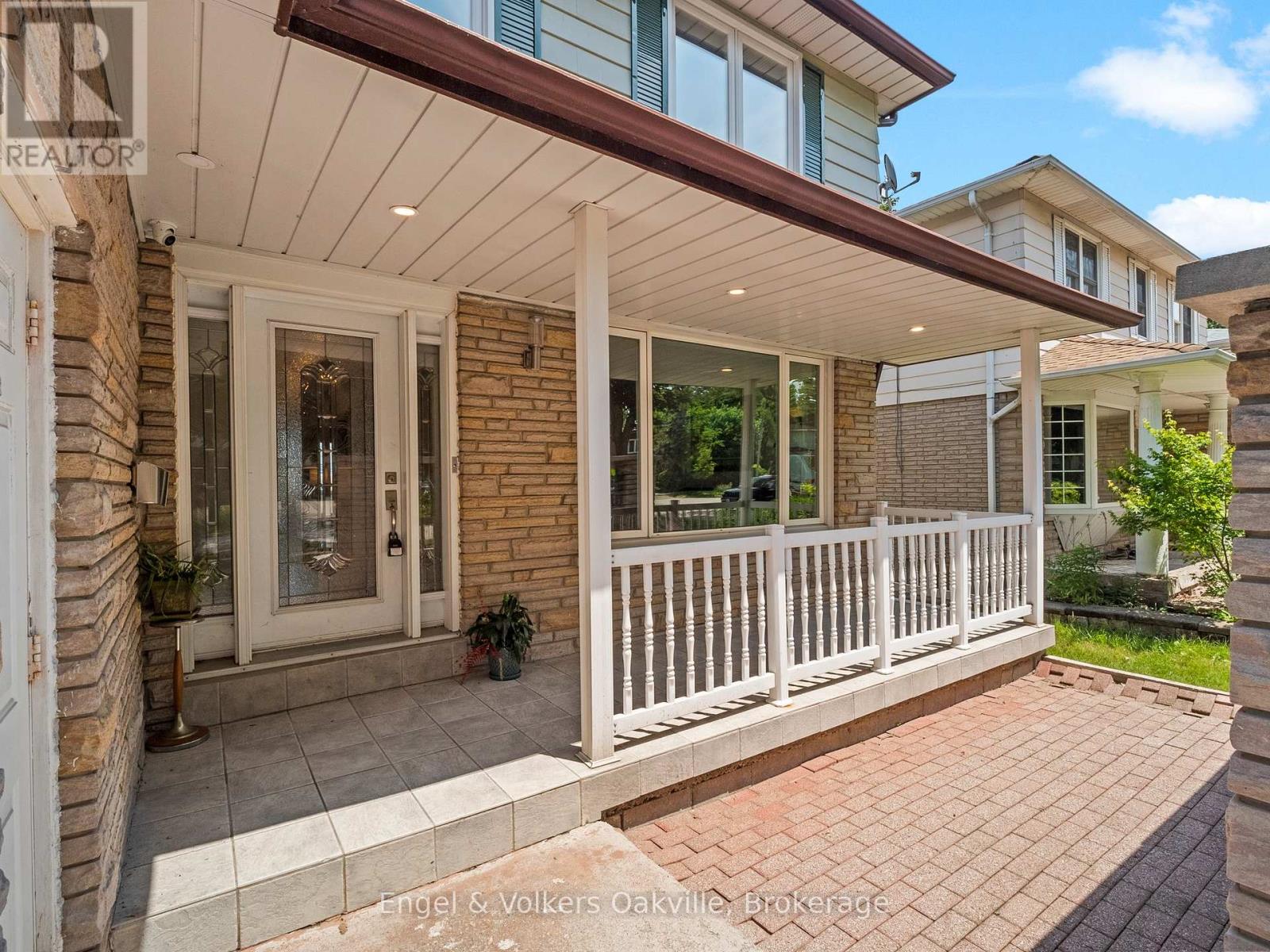 2215 Springfield Court, Mississauga, Ontario  L5K 1V3 - Photo 3 - W13451828