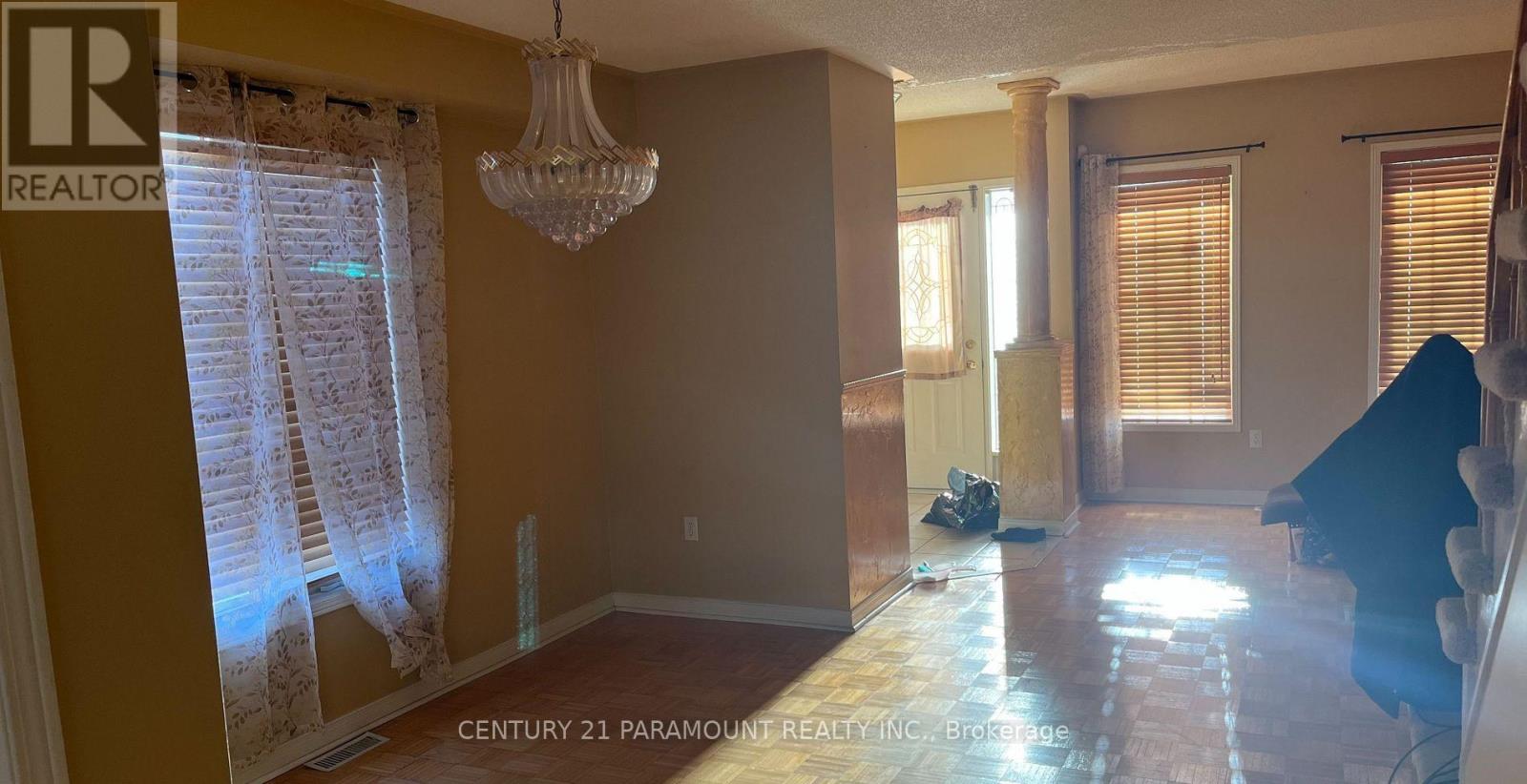 34 Jewel Crescent, Brampton, Ontario  L6R 2P5 - Photo 3 - W13451598