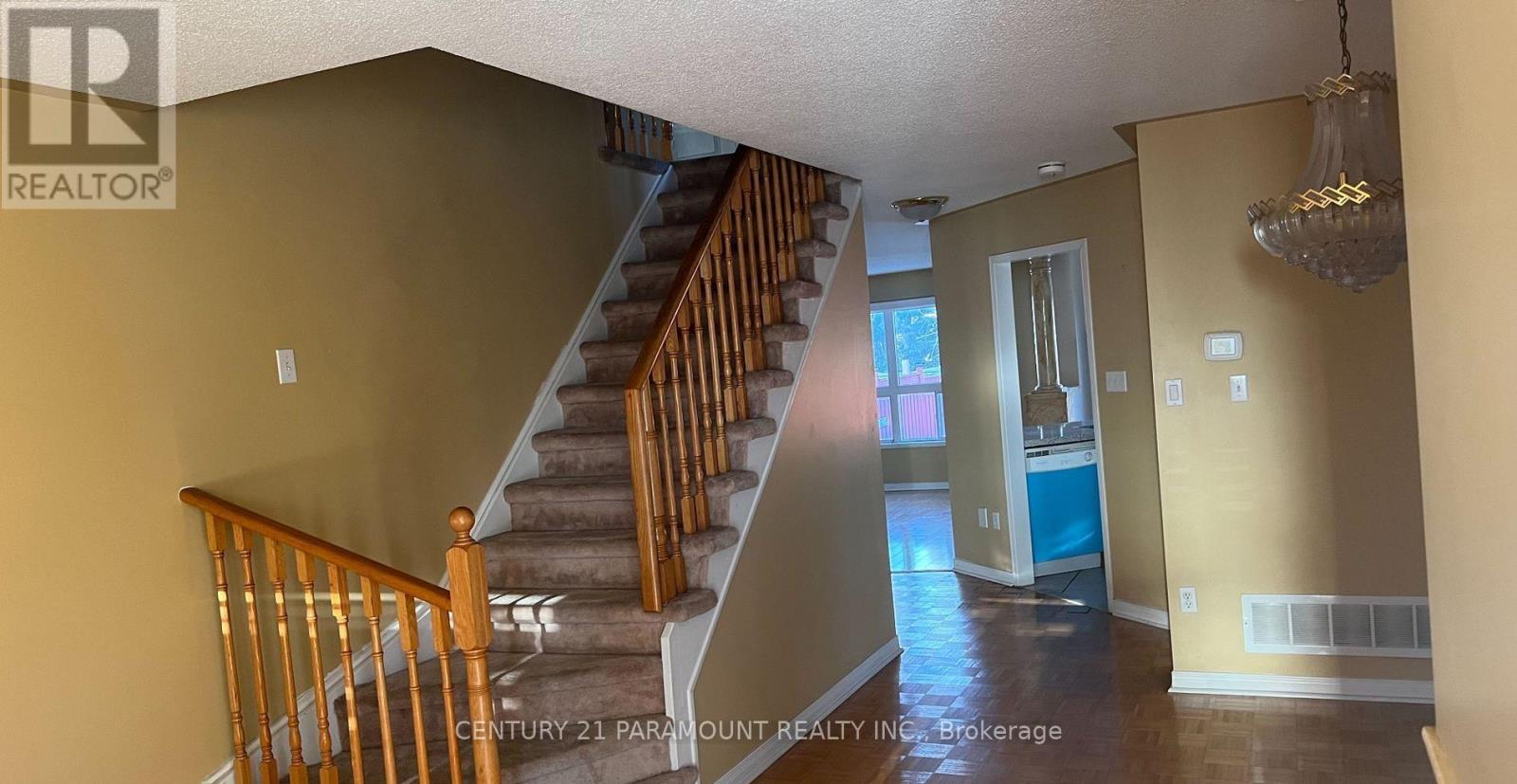 34 Jewel Crescent, Brampton, Ontario  L6R 2P5 - Photo 4 - W13451598