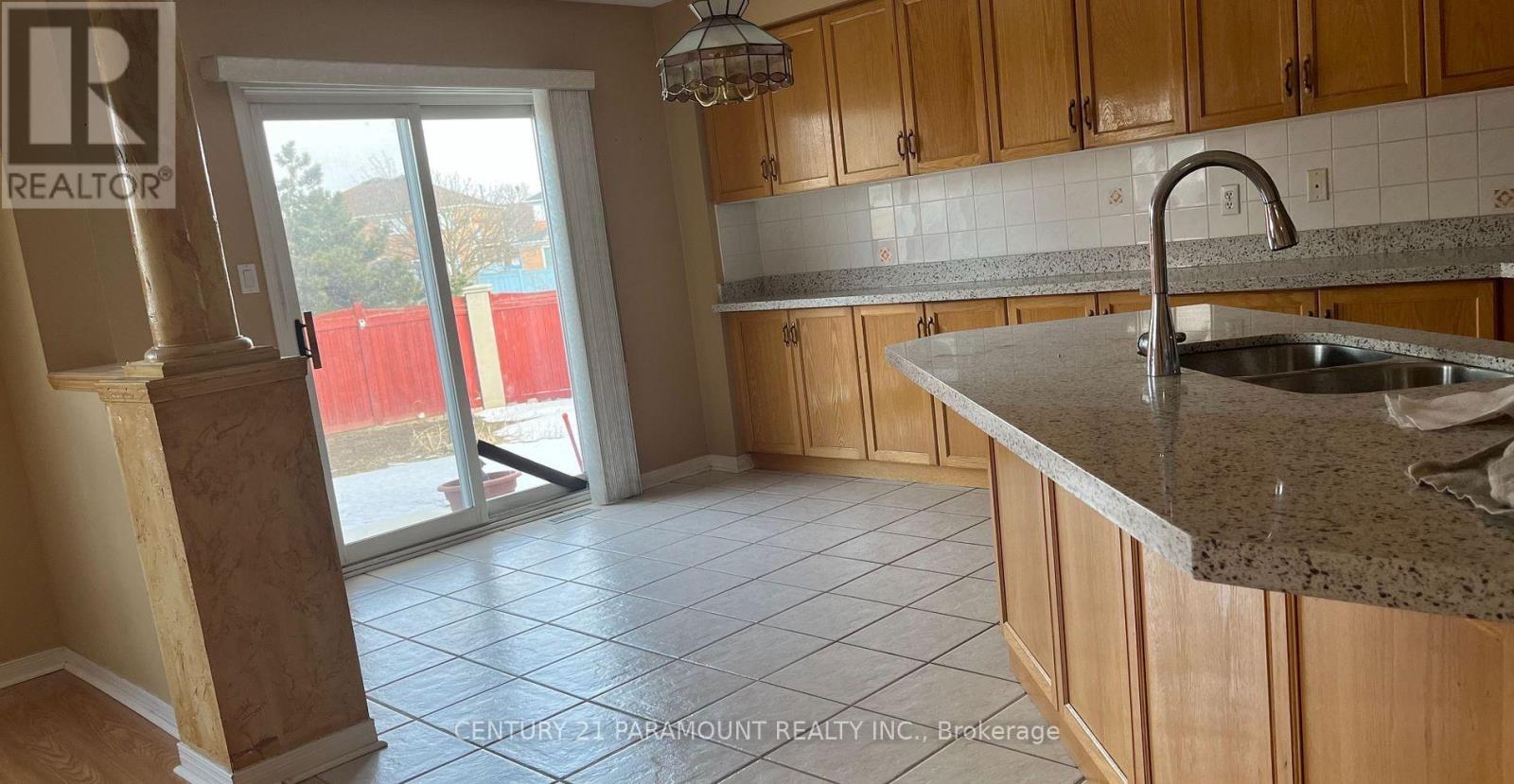 34 Jewel Crescent, Brampton, Ontario  L6R 2P5 - Photo 5 - W13451598