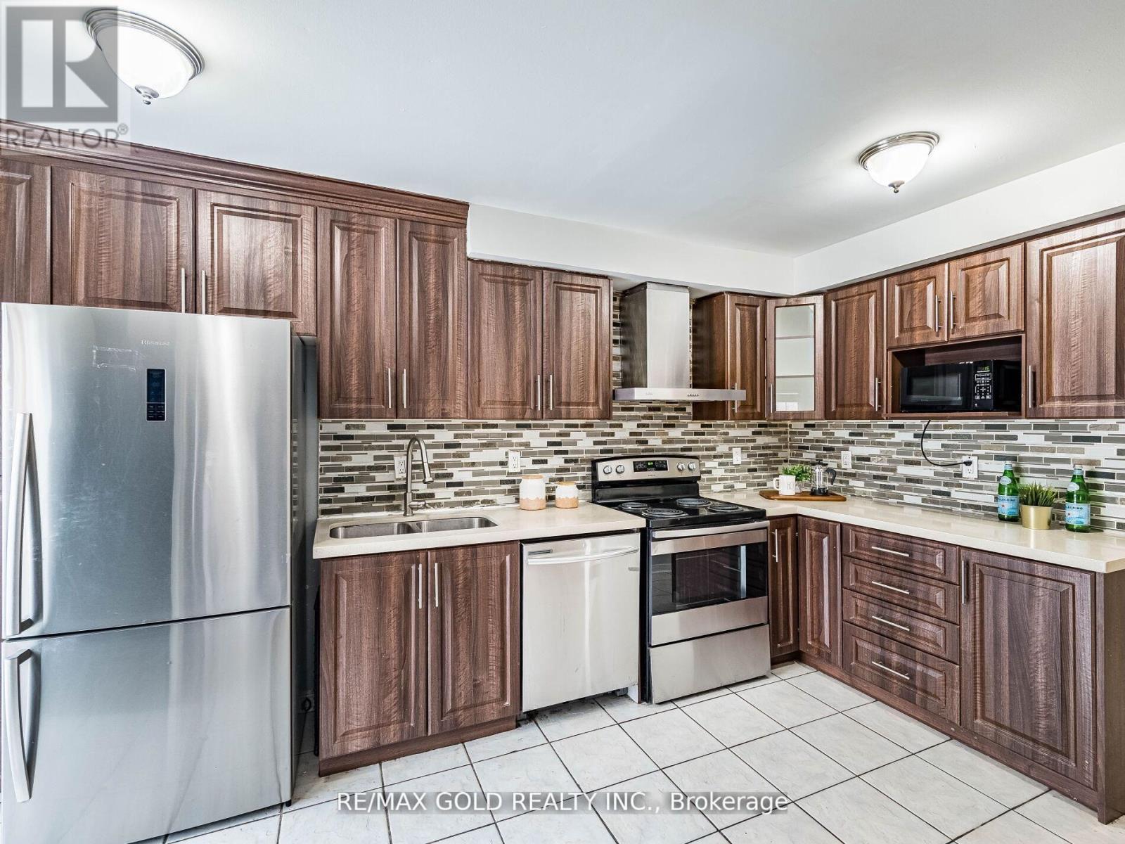 33 Fiddleneck Crescent, Brampton, Ontario  L6R 1R2 - Photo 10 - W13451632