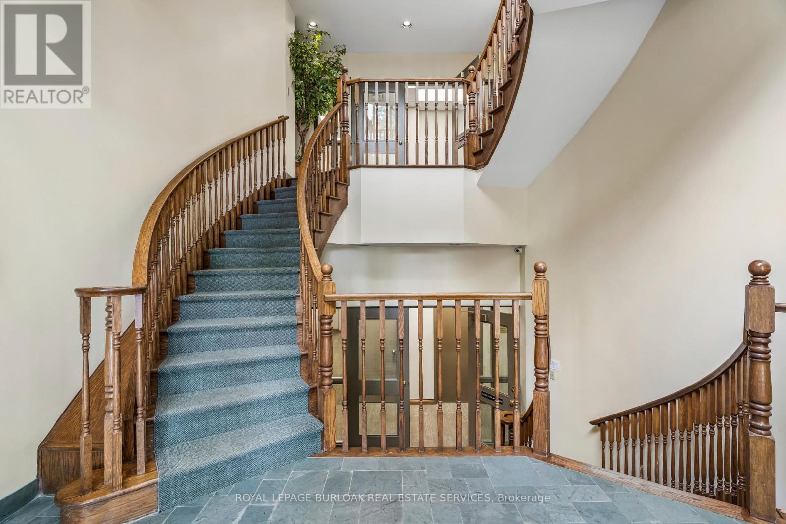 204 - 2904 South Sheridan Way, Oakville, Ontario L6J 7L7 - Photo 4 - W13451646