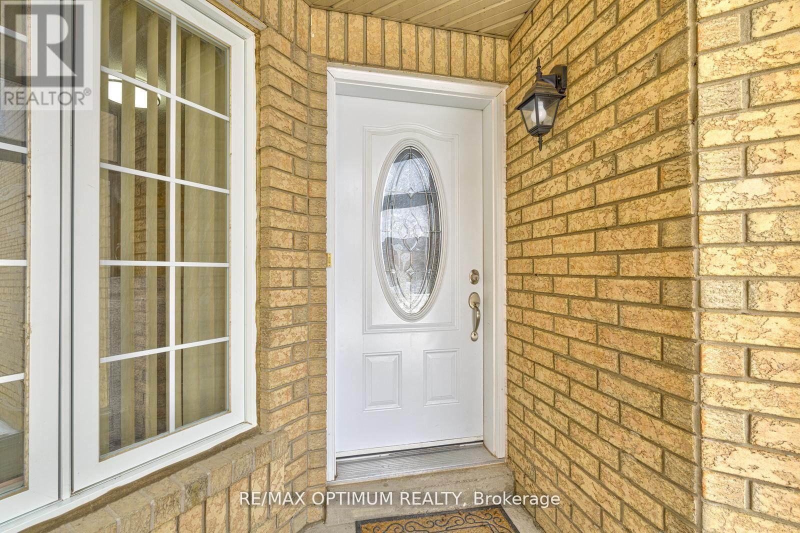 26 Tumbleweed Trail, Brampton, Ontario  L6Y 5A1 - Photo 3 - W13451702