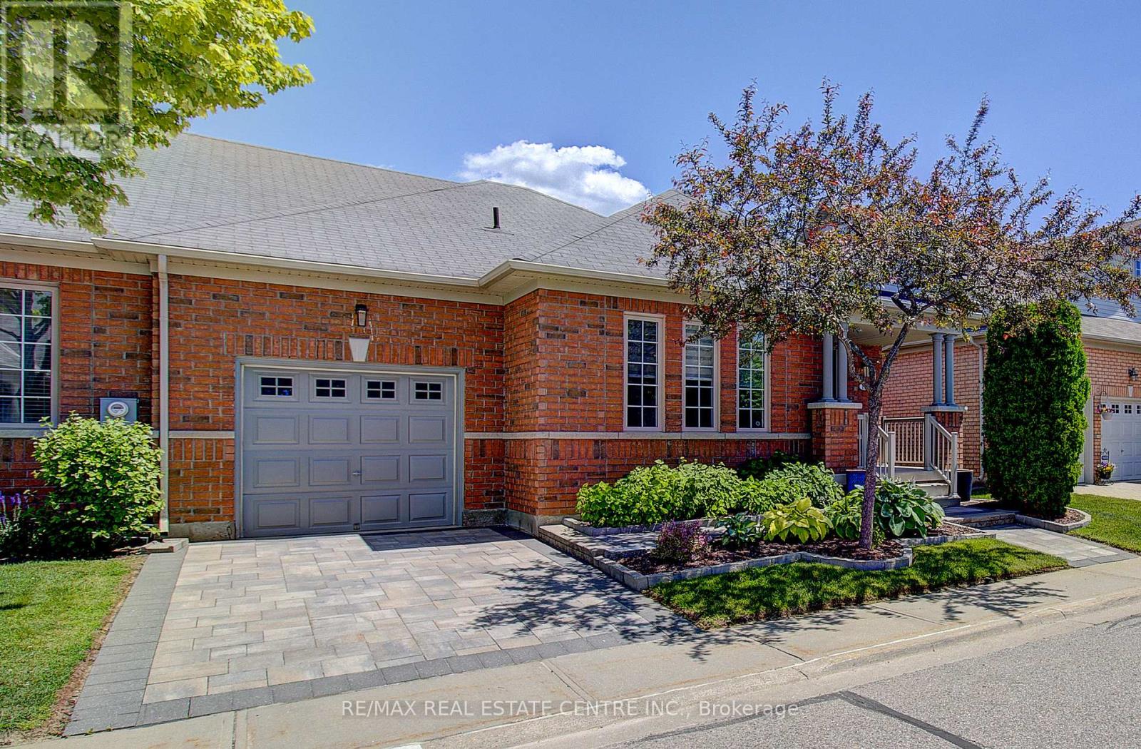 11 Fairvalley Street, Brampton, Ontario  L6R 0W2 - Photo 2 - W13451736