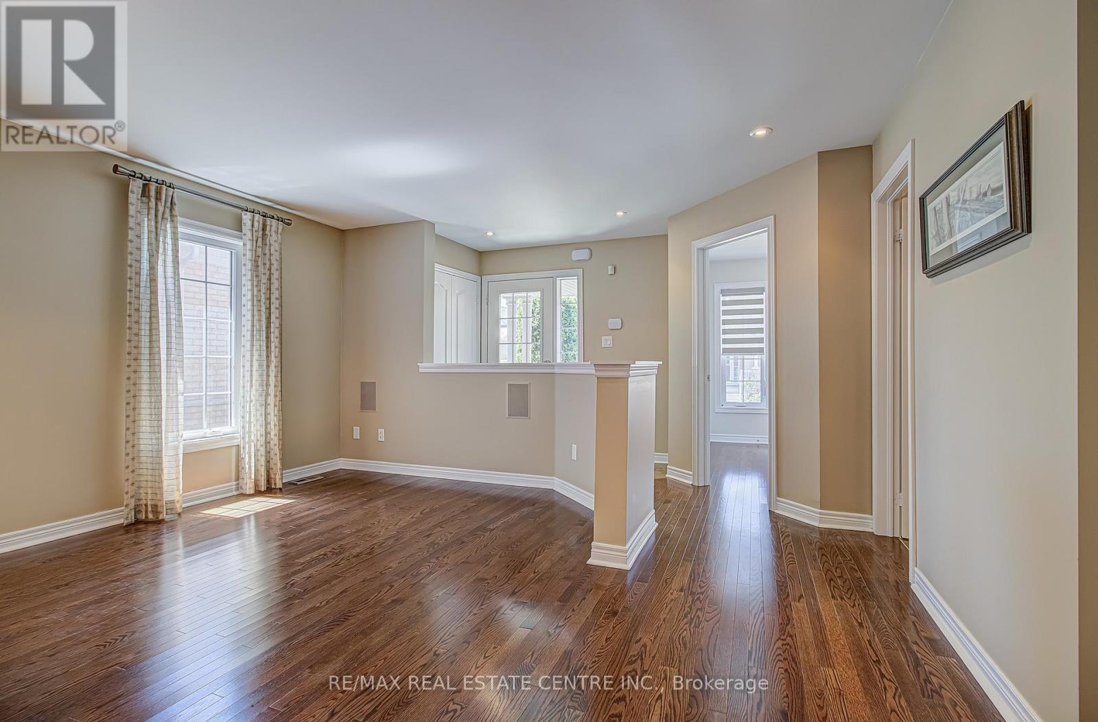 11 Fairvalley Street, Brampton, Ontario  L6R 0W2 - Photo 5 - W13451736