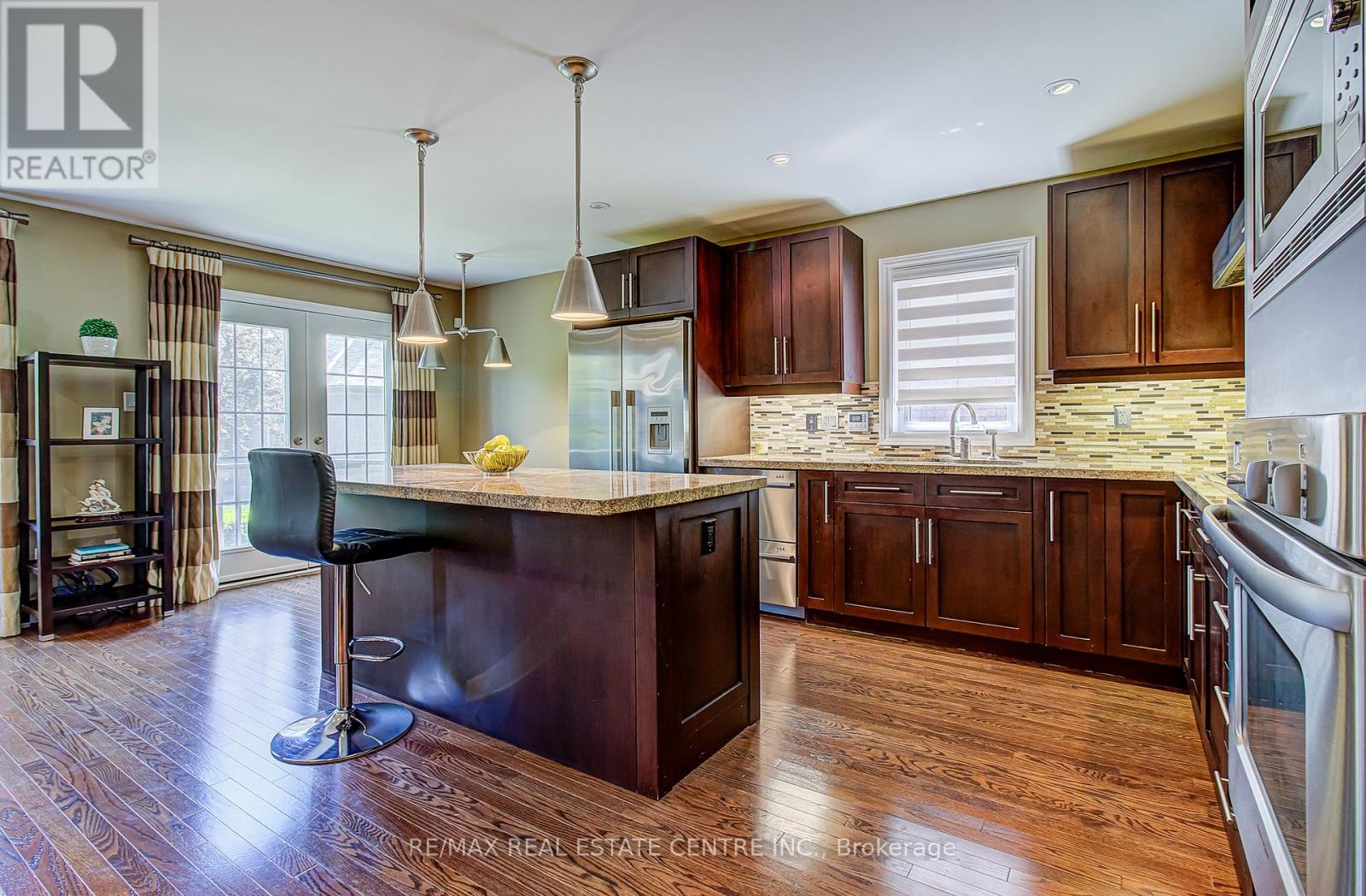 11 Fairvalley Street, Brampton, Ontario  L6R 0W2 - Photo 6 - W13451736