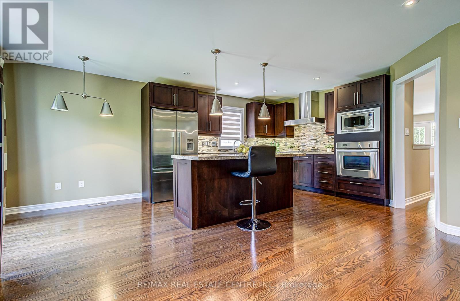 11 Fairvalley Street, Brampton, Ontario  L6R 0W2 - Photo 7 - W13451736
