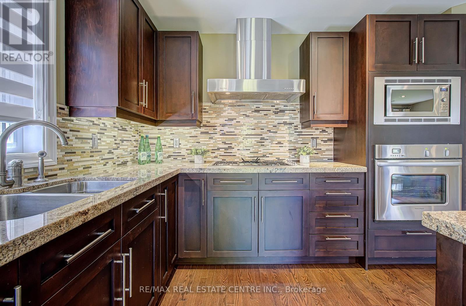 11 Fairvalley Street, Brampton, Ontario  L6R 0W2 - Photo 8 - W13451736