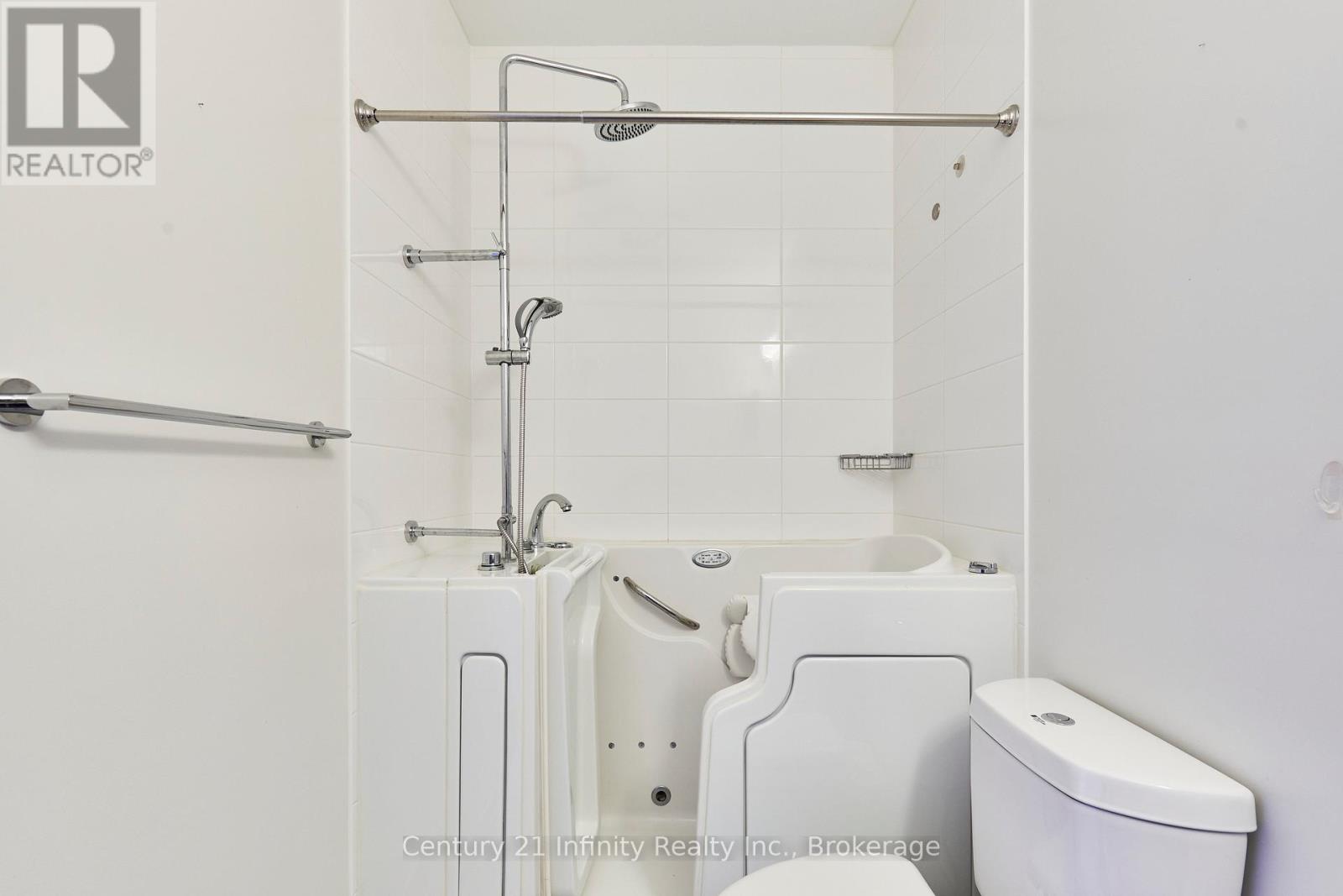 115 - 25 Water Walk Drive, Markham, Ontario  L6G 0G3 - Photo 10 - N13451794