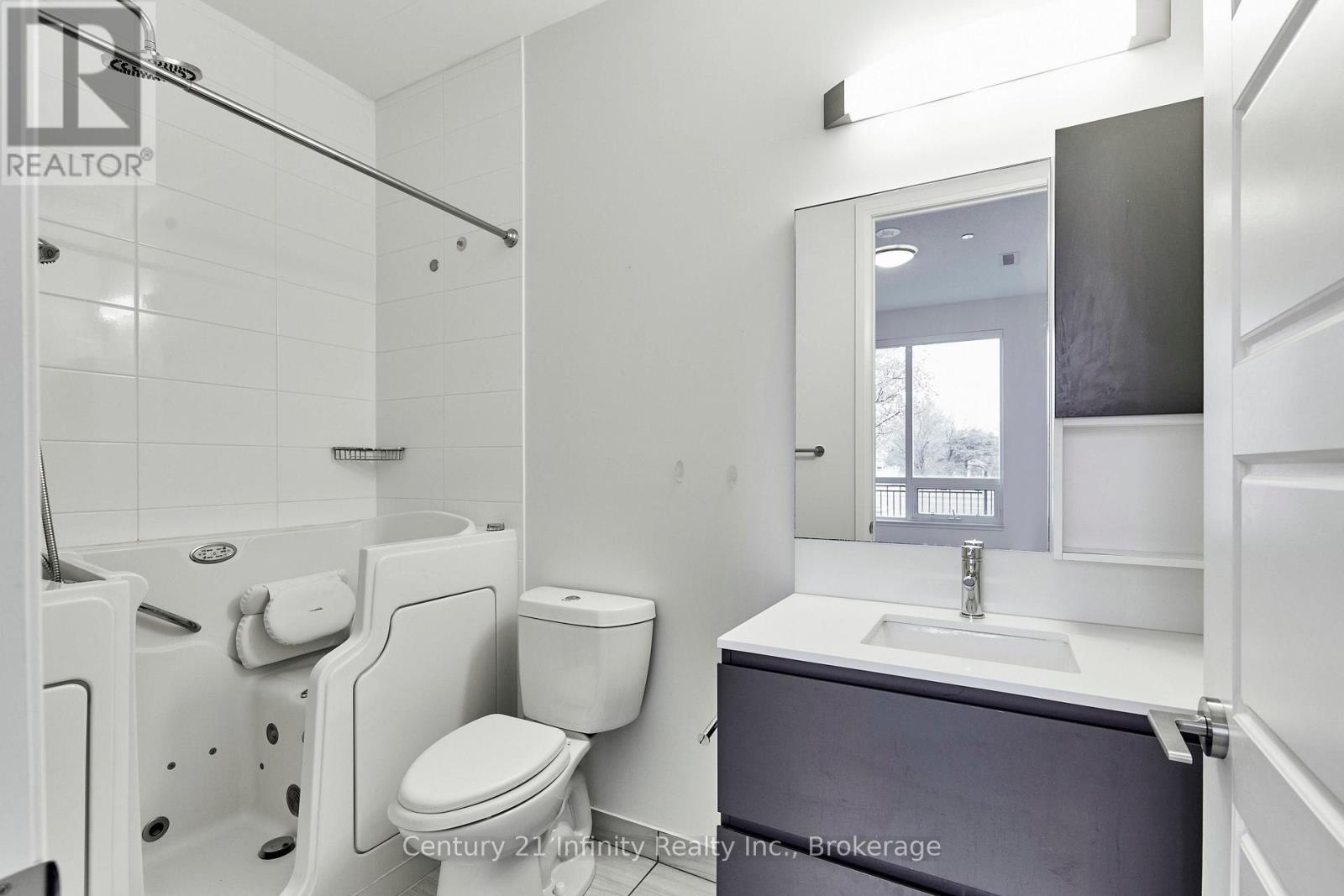 115 - 25 Water Walk Drive, Markham, Ontario  L6G 0G3 - Photo 9 - N13451794