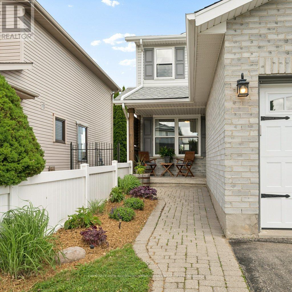 16 White Sands Court, Kitchener, Ontario  N2E 3S4 - Photo 2 - X13451670