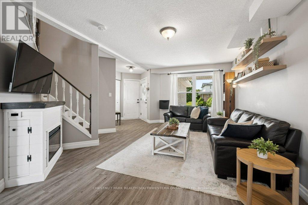 16 White Sands Court, Kitchener, Ontario  N2E 3S4 - Photo 4 - X13451670
