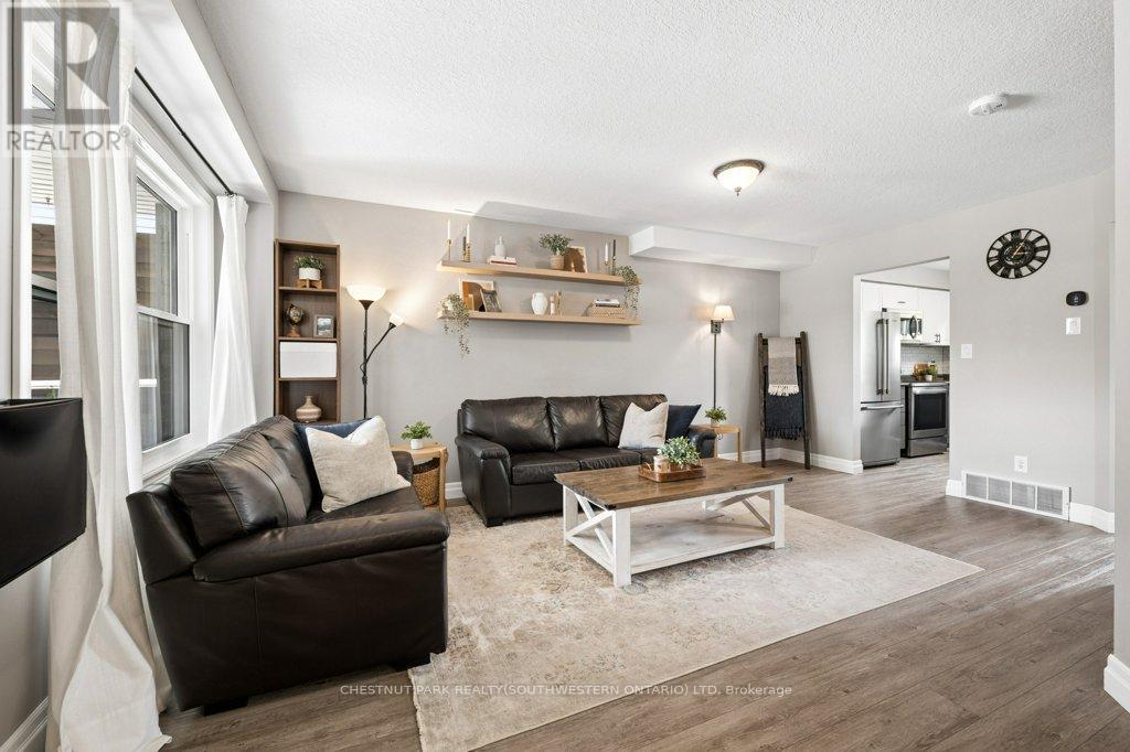 16 White Sands Court, Kitchener, Ontario  N2E 3S4 - Photo 6 - X13451670