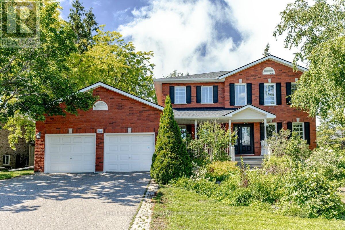 1592 COLLEGE PARK DRIVE, Peterborough, Ontario