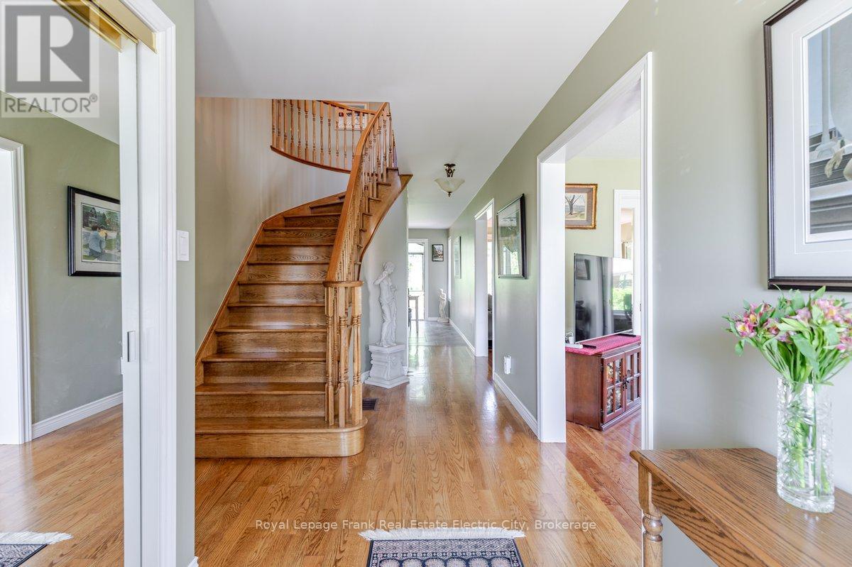1592 College Park Drive, Peterborough, Ontario  K9K 2G9 - Photo 3 - X13451782