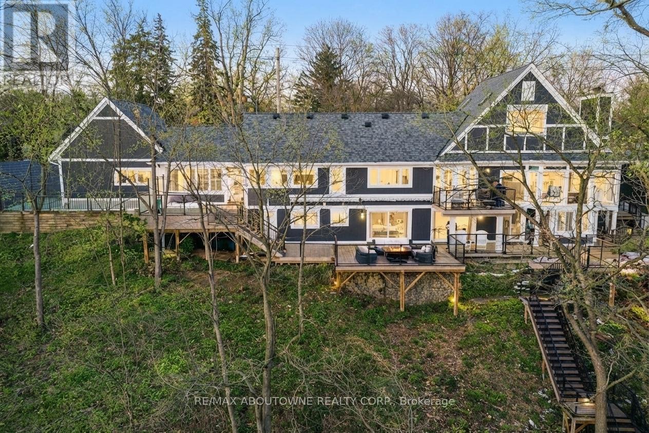 382 TRAFALGAR ROAD, Oakville, Ontario