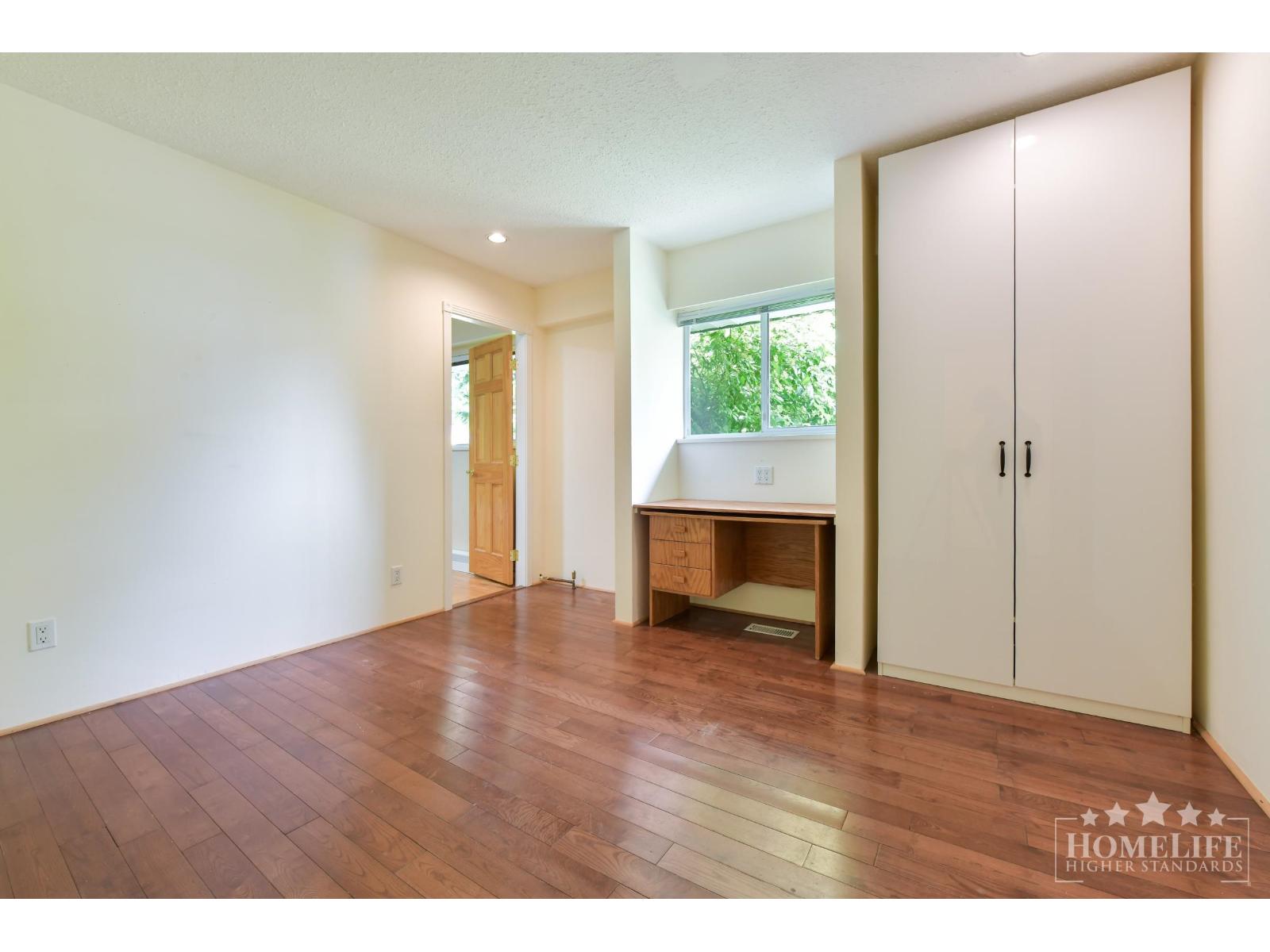 13900 Blackburn Avenue, White Rock, British Columbia  V4B 2Z2 - Photo 11 - R3136497