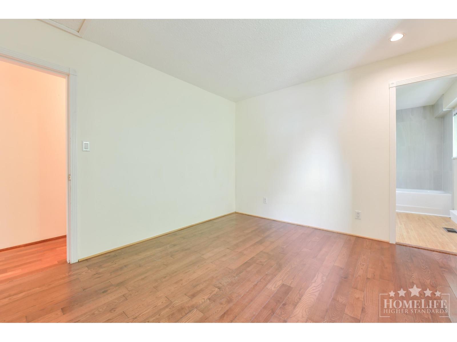 13900 Blackburn Avenue, White Rock, British Columbia  V4B 2Z2 - Photo 13 - R3136497