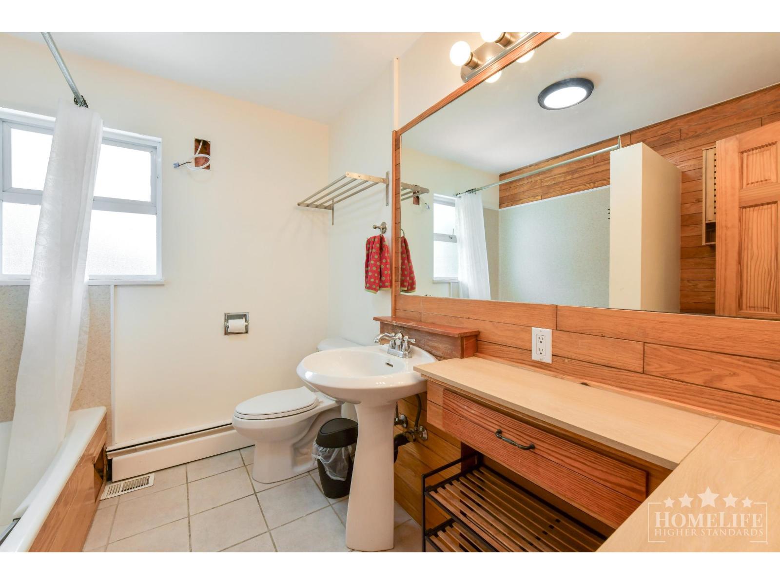 13900 Blackburn Avenue, White Rock, British Columbia  V4B 2Z2 - Photo 14 - R3136497