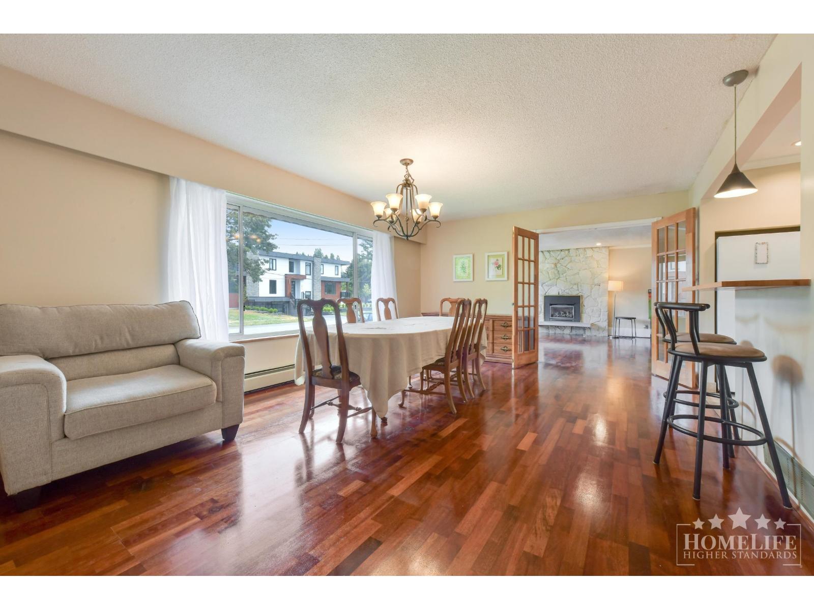 13900 Blackburn Avenue, White Rock, British Columbia  V4B 2Z2 - Photo 2 - R3136497