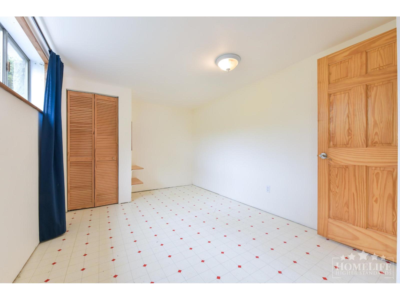 13900 Blackburn Avenue, White Rock, British Columbia  V4B 2Z2 - Photo 22 - R3136497
