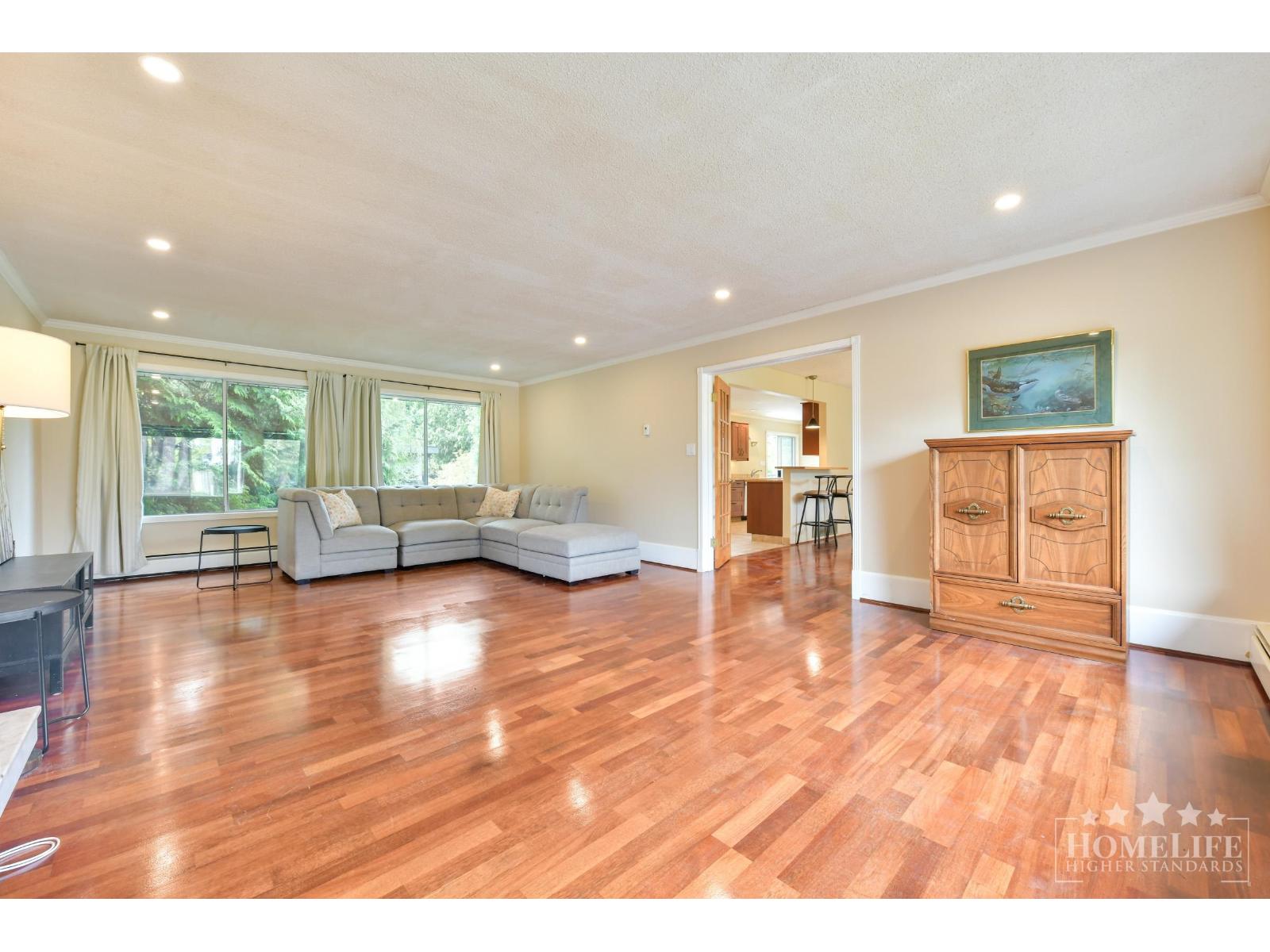 13900 Blackburn Avenue, White Rock, British Columbia  V4B 2Z2 - Photo 4 - R3136497