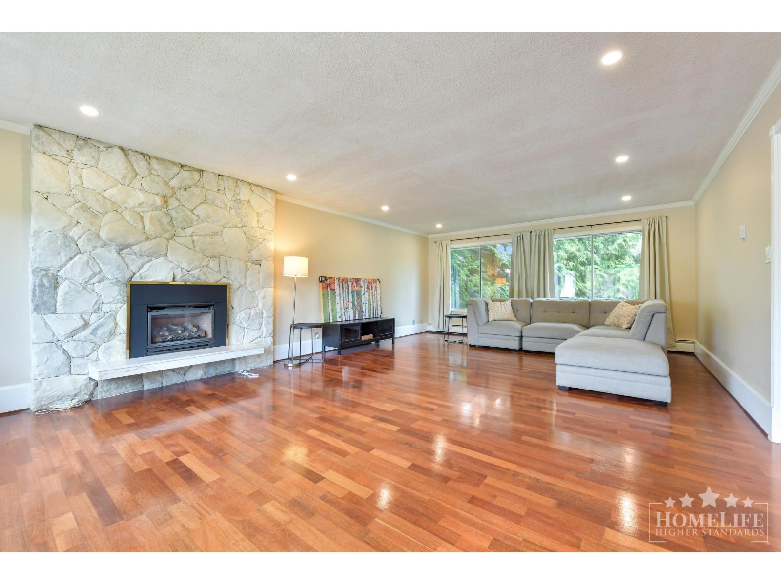13900 Blackburn Avenue, White Rock, British Columbia  V4B 2Z2 - Photo 5 - R3136497