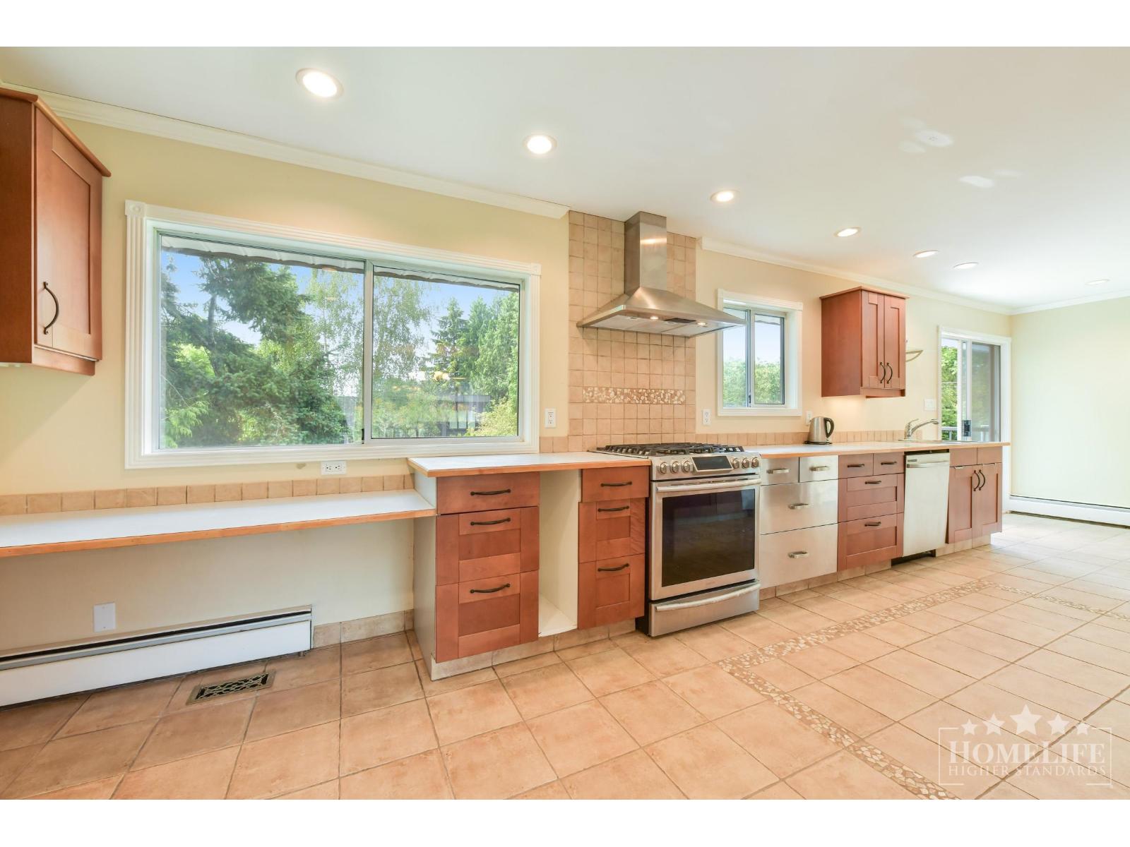 13900 Blackburn Avenue, White Rock, British Columbia  V4B 2Z2 - Photo 7 - R3136497
