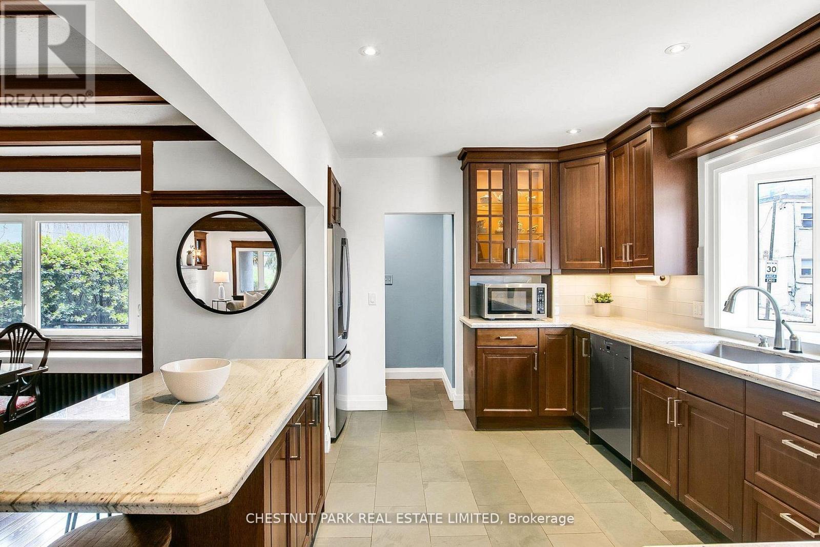 4 Biggar Avenue, Toronto, Ontario  M6H 2N4 - Photo 14 - C13451946