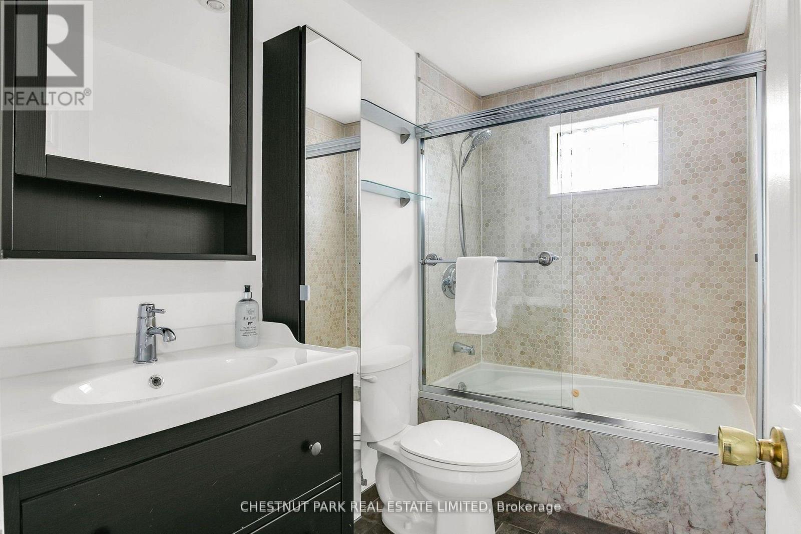 4 Biggar Avenue, Toronto, Ontario  M6H 2N4 - Photo 22 - C13451946