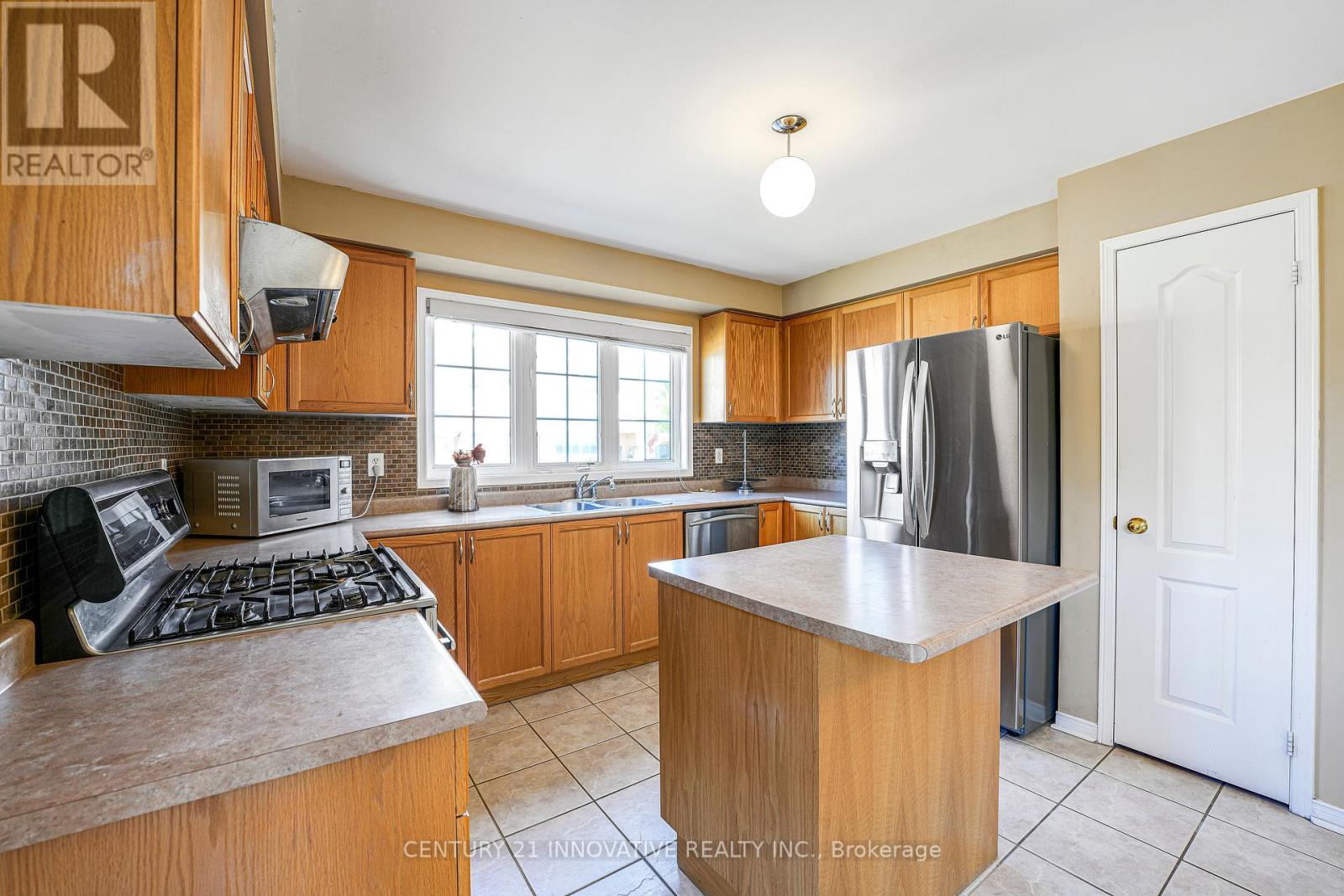 14 Middlecote Drive, Ajax, Ontario L1T 0A9 - Photo 5 - E13451862
