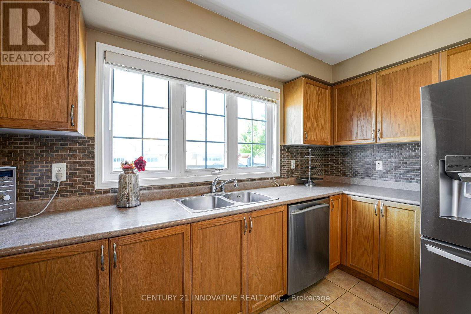 14 Middlecote Drive, Ajax, Ontario L1T 0A9 - Photo 6 - E13451862