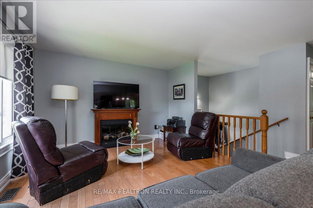 14 Courtland Street, Orillia, Ontario  L3V 1A5 - Photo 4 - S13451982