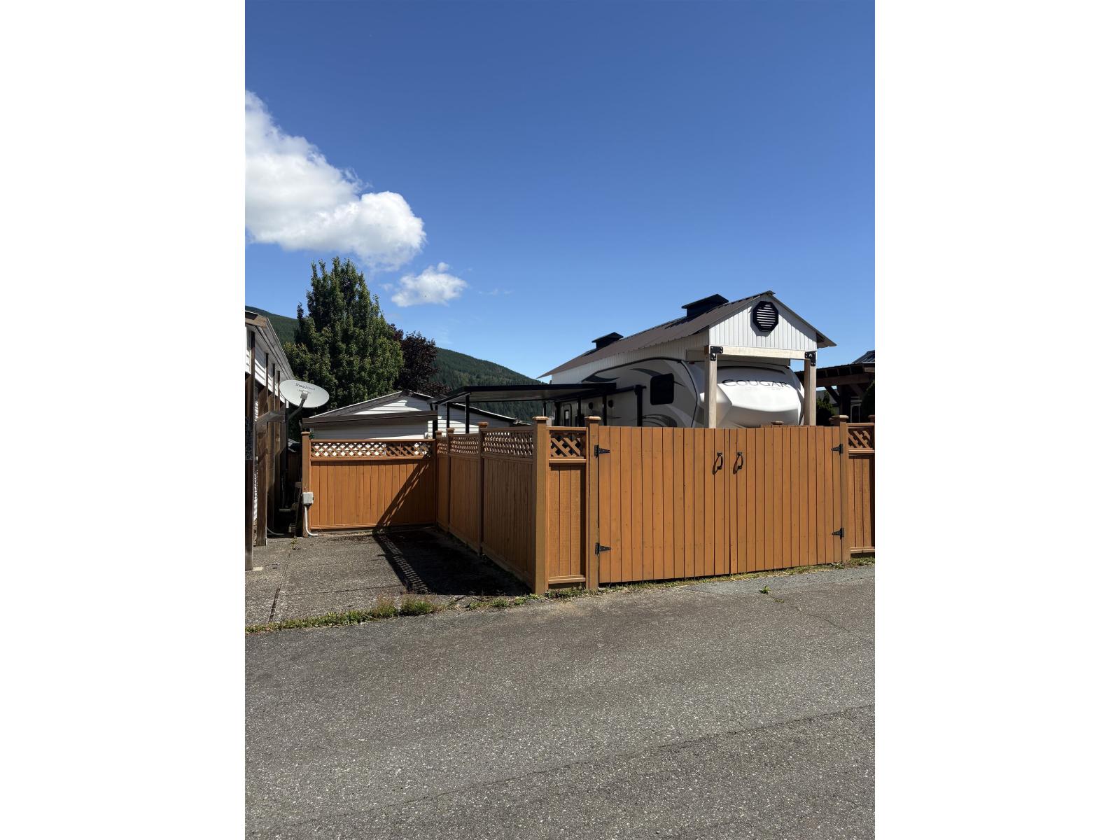 60 1436 Frost Road, Columbia Valley, Cultus Lake, British Columbia  V2R 4X8 - Photo 2 - R3134153