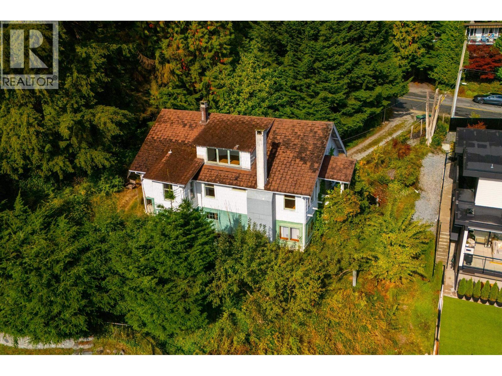 1195 Dempsey Road, North Vancouver, British Columbia  V7K 1S4 - Photo 2 - R3136412