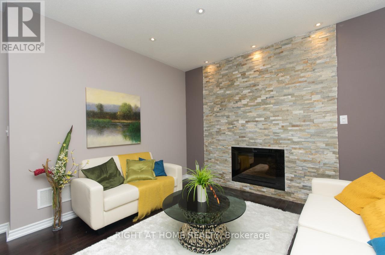 3053 Janice Drive, Oakville, Ontario L6M 0S6 - Photo 2 - W13452048