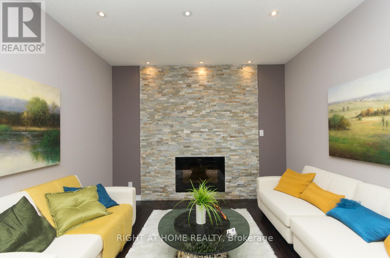3053 Janice Drive, Oakville, Ontario L6M 0S6 - Photo 3 - W13452048