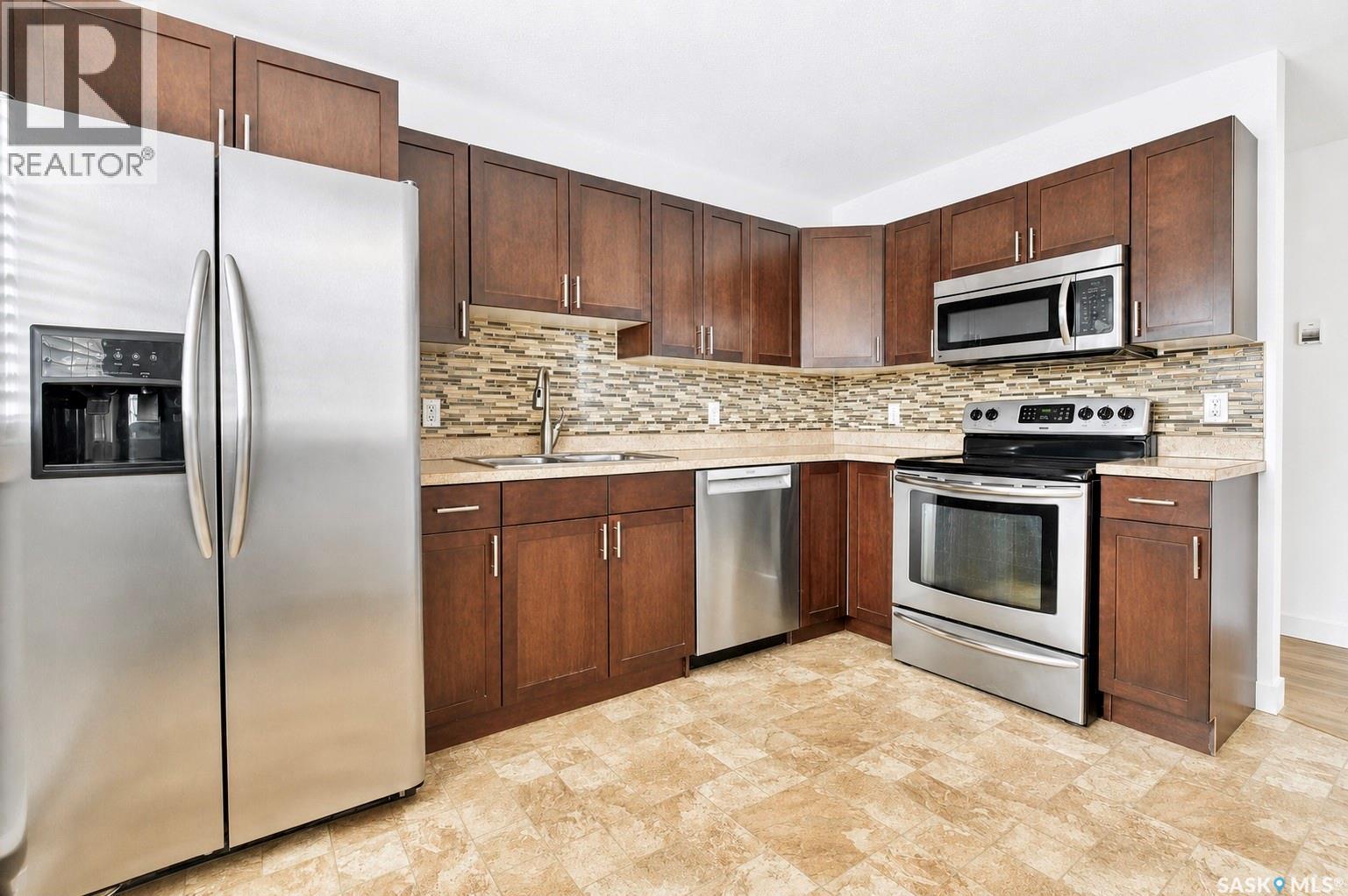11 2121 Rae Street, Regina, Saskatchewan  S4T 2E8 - Photo 2 - SK034311