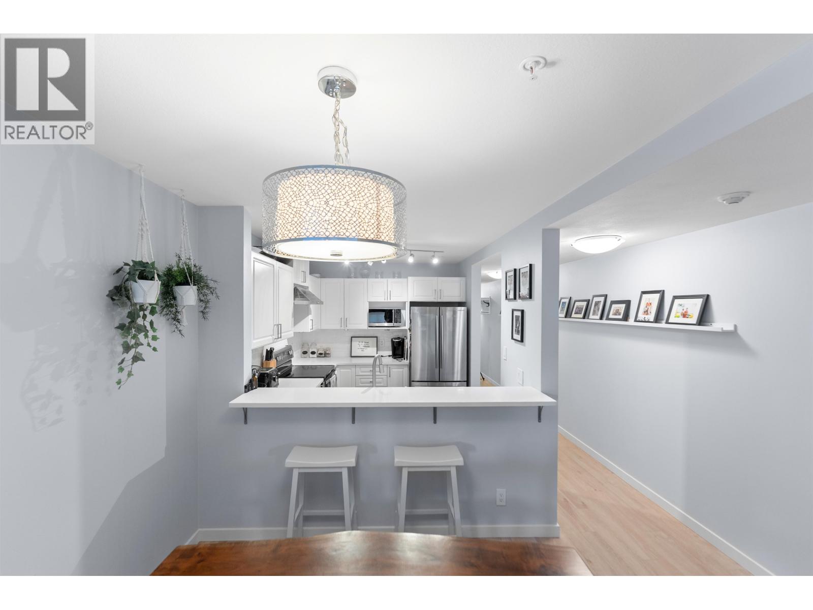 304 137 W 17th Street, North Vancouver, British Columbia  V7M 1V5 - Photo 5 - R3136447