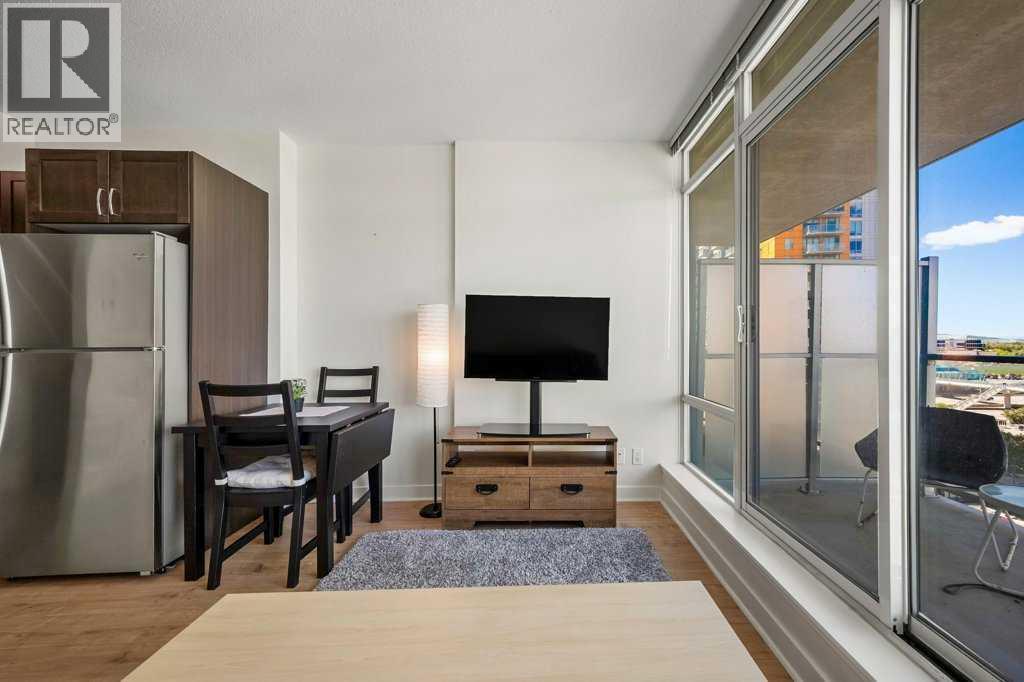 811, 10 Brentwood Common Nw, Calgary, Alberta T2L 2L6 - Photo 8 - A2318290