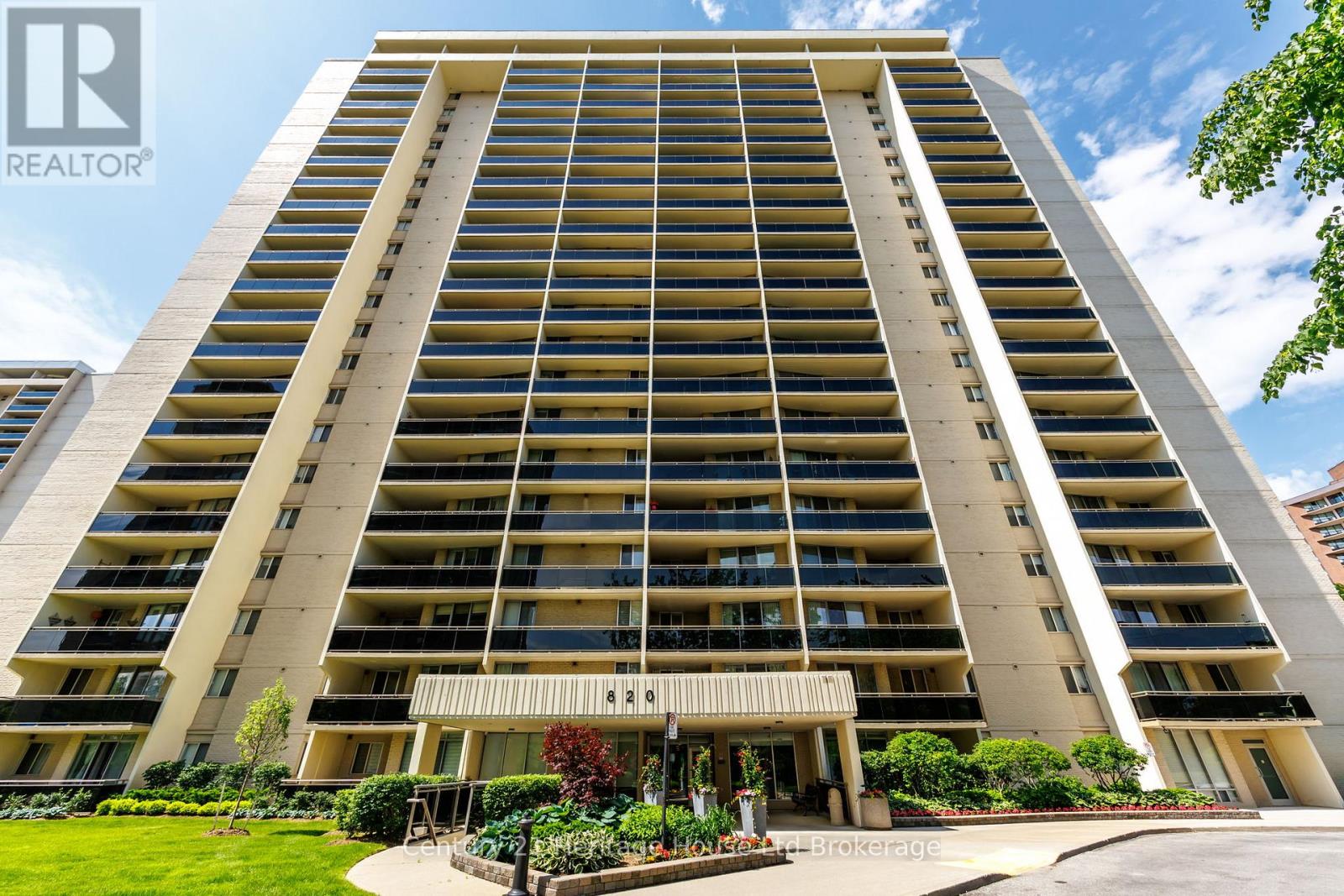 409 - 820 Burnhamthorpe Road, Toronto, Ontario  M9C 4W2 - Photo 1 - W13452058